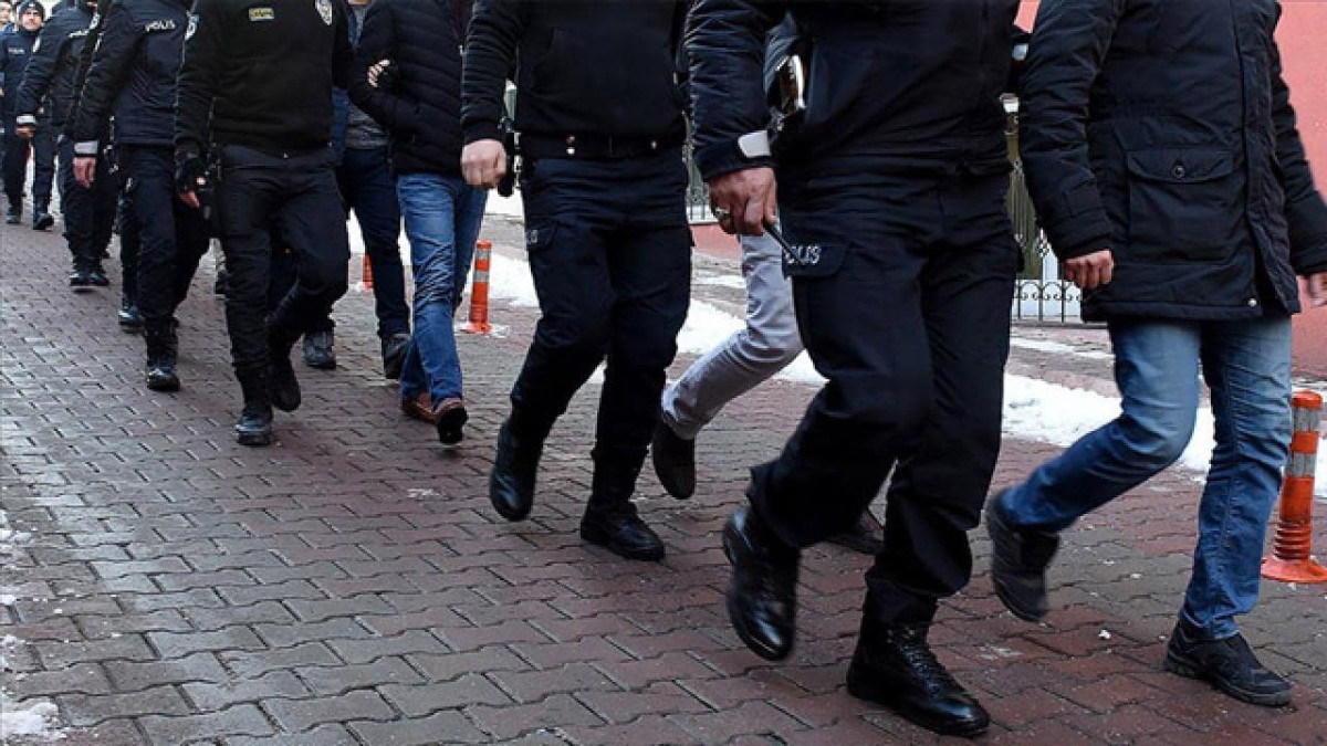 Ankara'da 15 FETÖ şüphelisi yakalandı