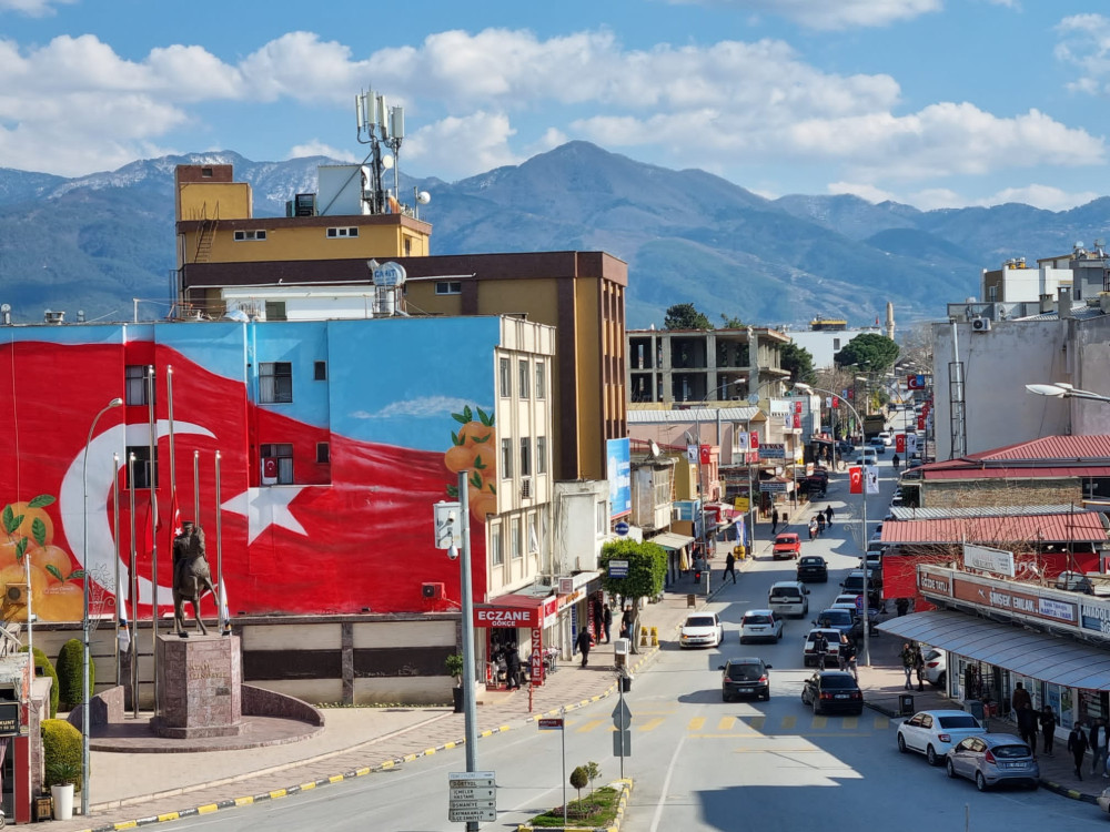 Depremde hiç bina yıkılmayan Erzin